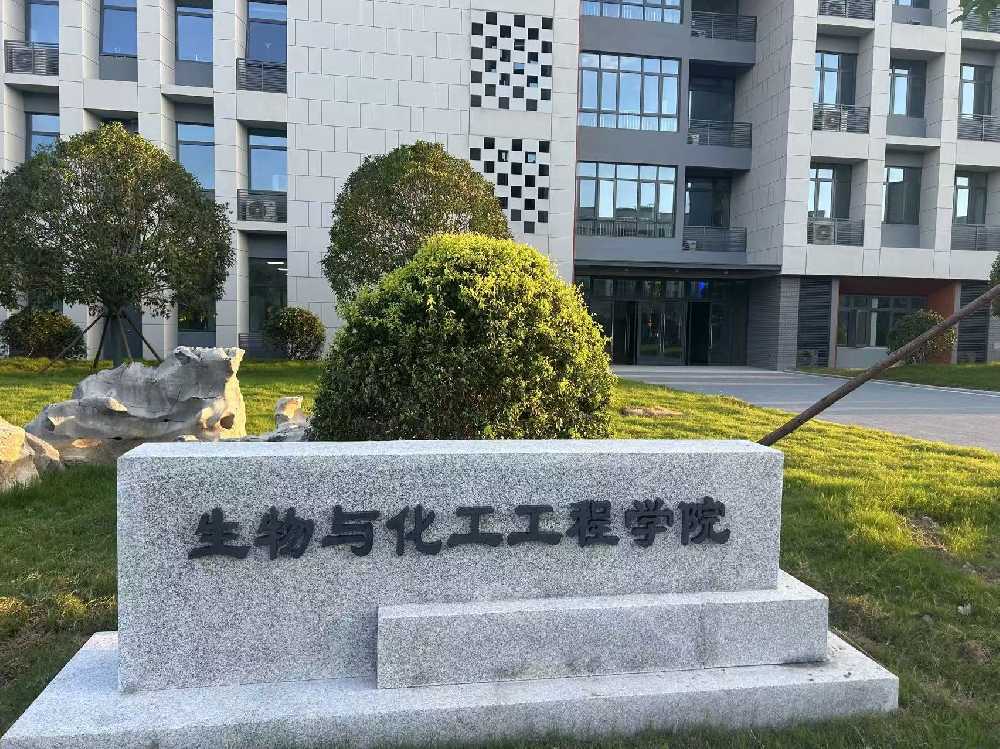 钟祥市扬州职业大学体育场高杆灯项目